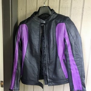Women’s Padded Motorcycle Jacket. Leather EUC